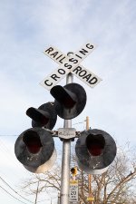 St Elmo Drive grade crossing
